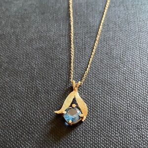 Beautiful Genuine Real 14 kt karat Gold pendant with necklace Blue gemstone